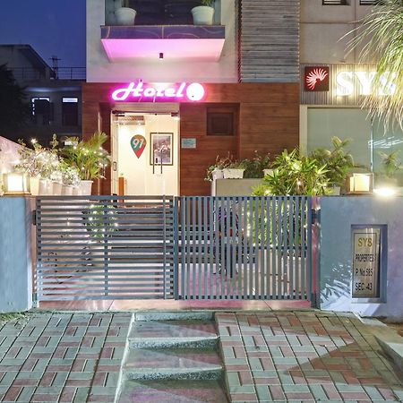 Hotel 91 Golf Course Road 구르가온 외부 사진