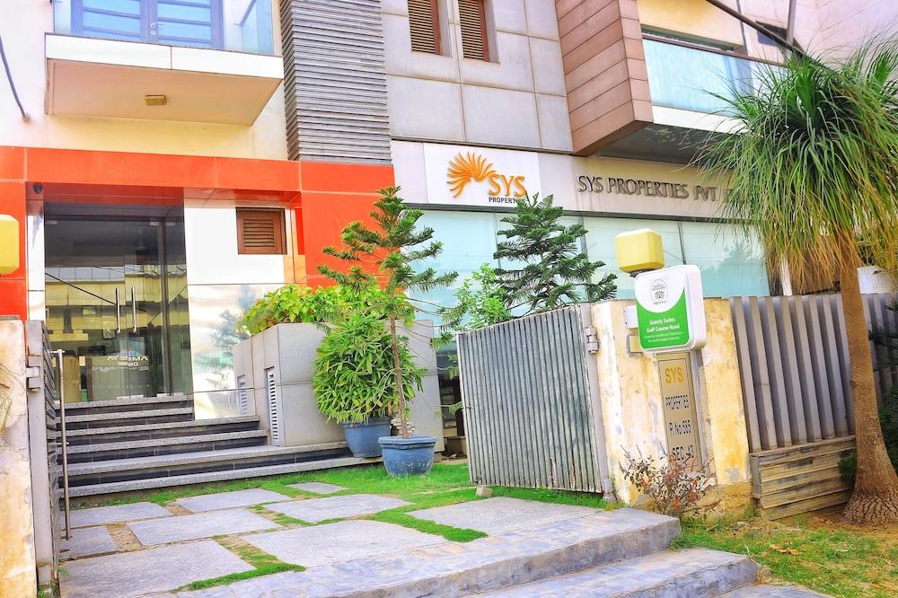 Hotel 91 Golf Course Road 구르가온 외부 사진