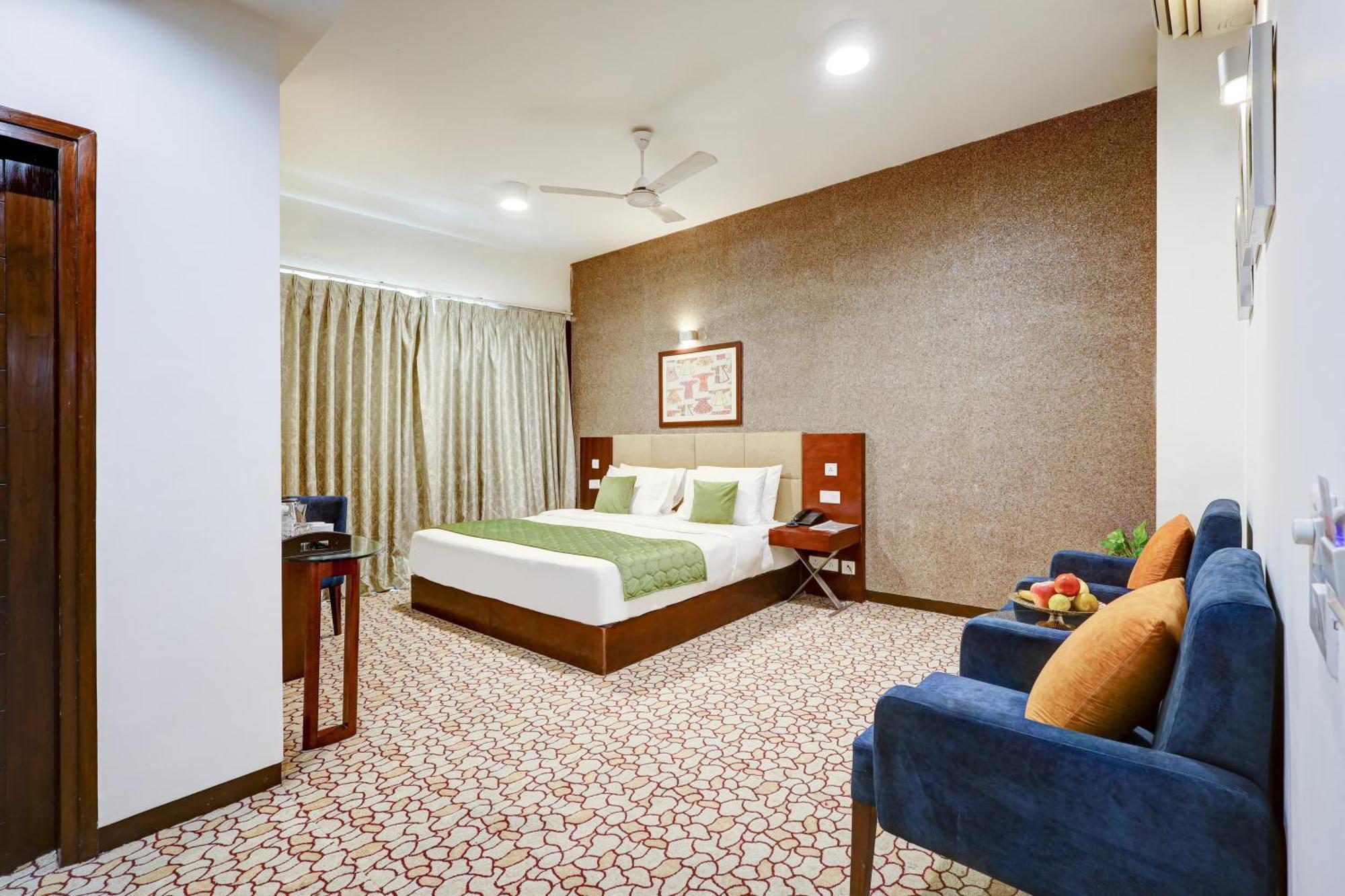 Hotel 91 Golf Course Road 구르가온 외부 사진