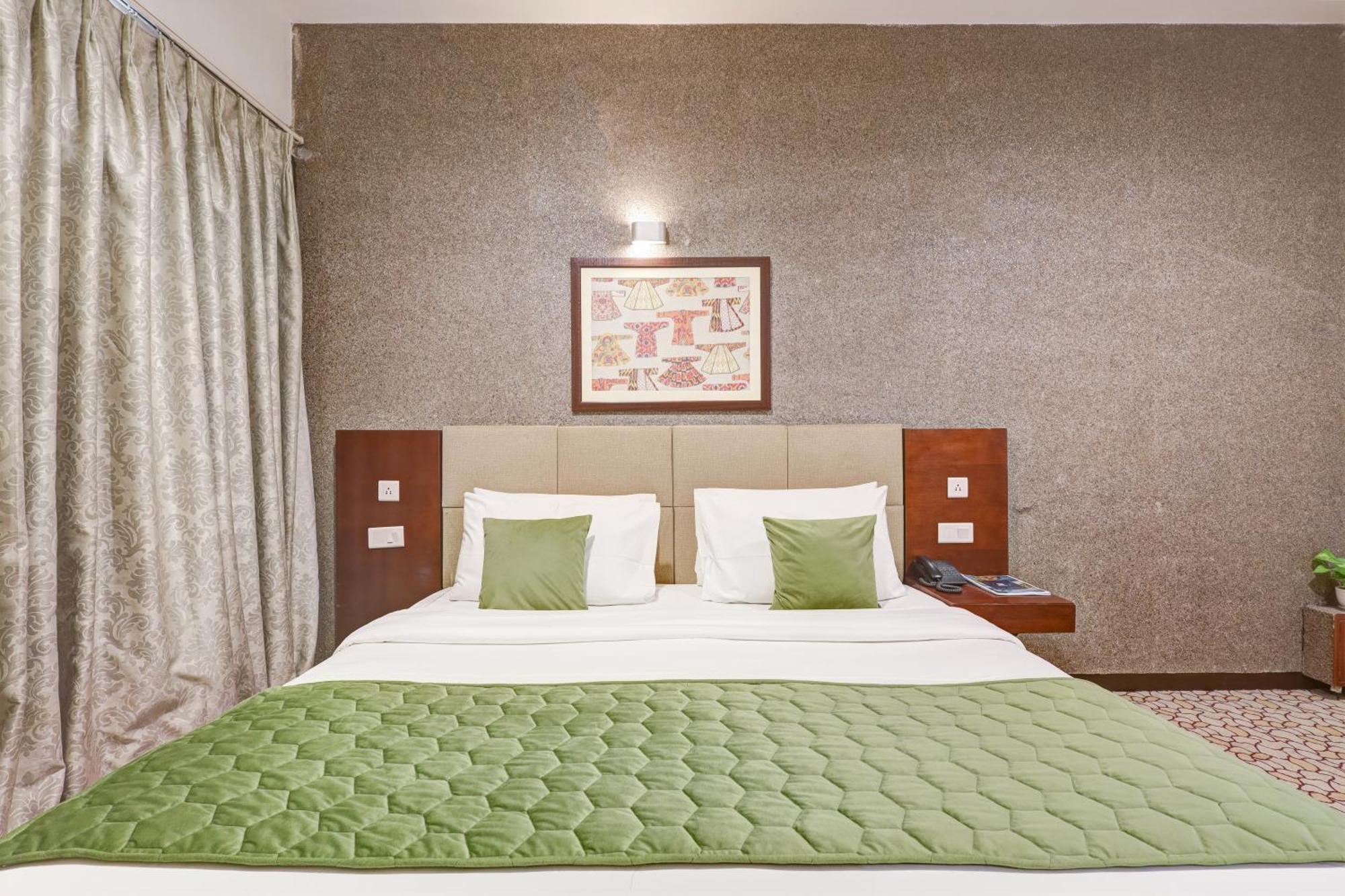 Hotel 91 Golf Course Road 구르가온 외부 사진