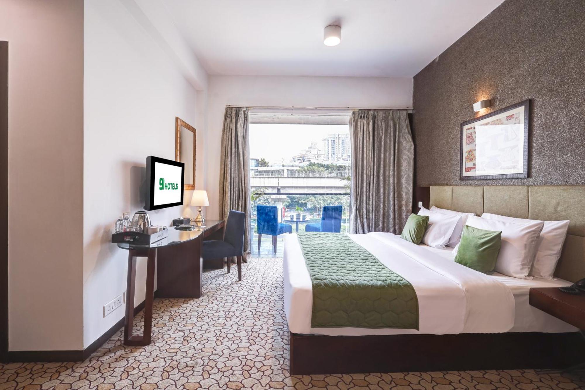 Hotel 91 Golf Course Road 구르가온 외부 사진