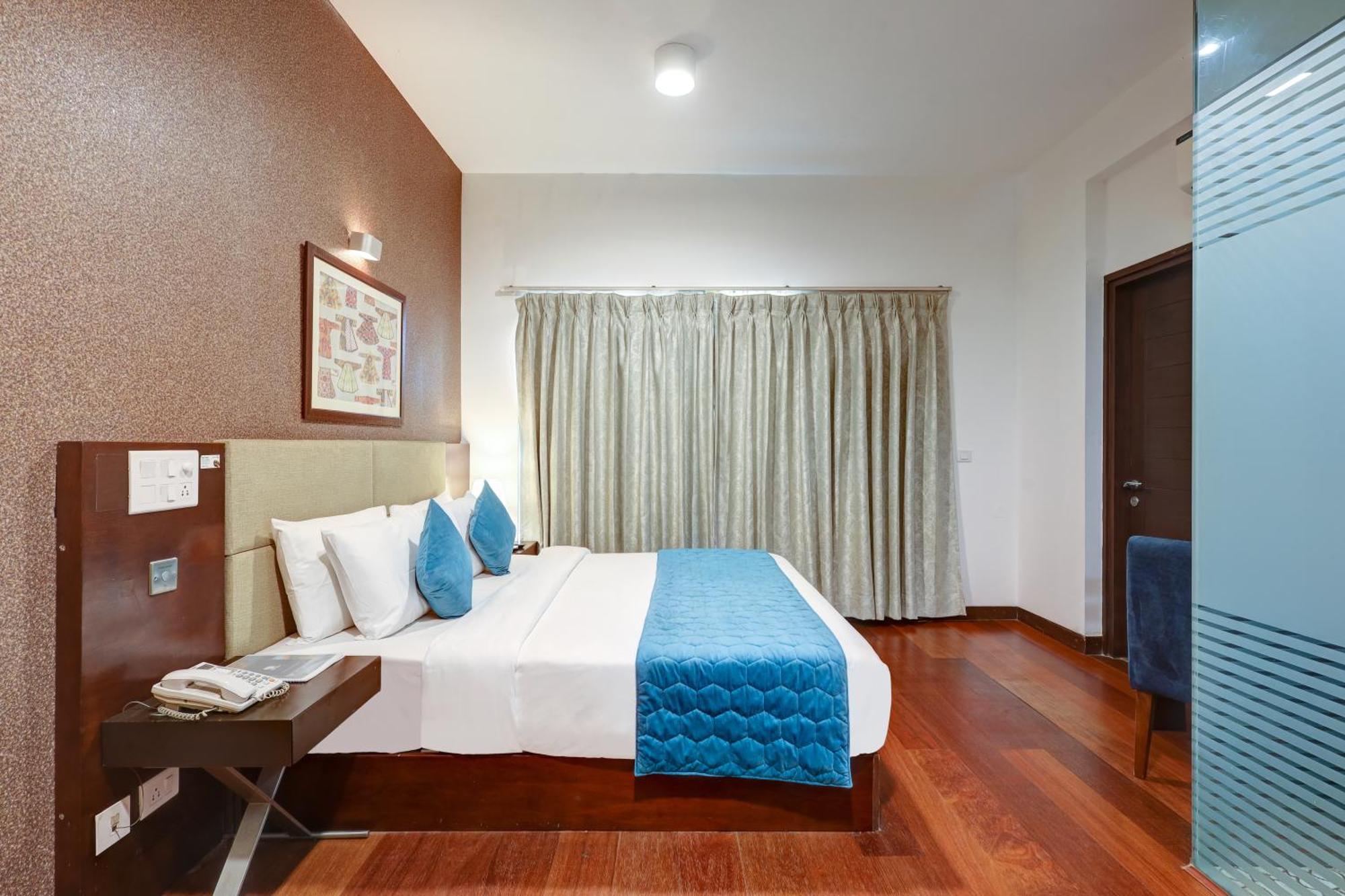 Hotel 91 Golf Course Road 구르가온 외부 사진