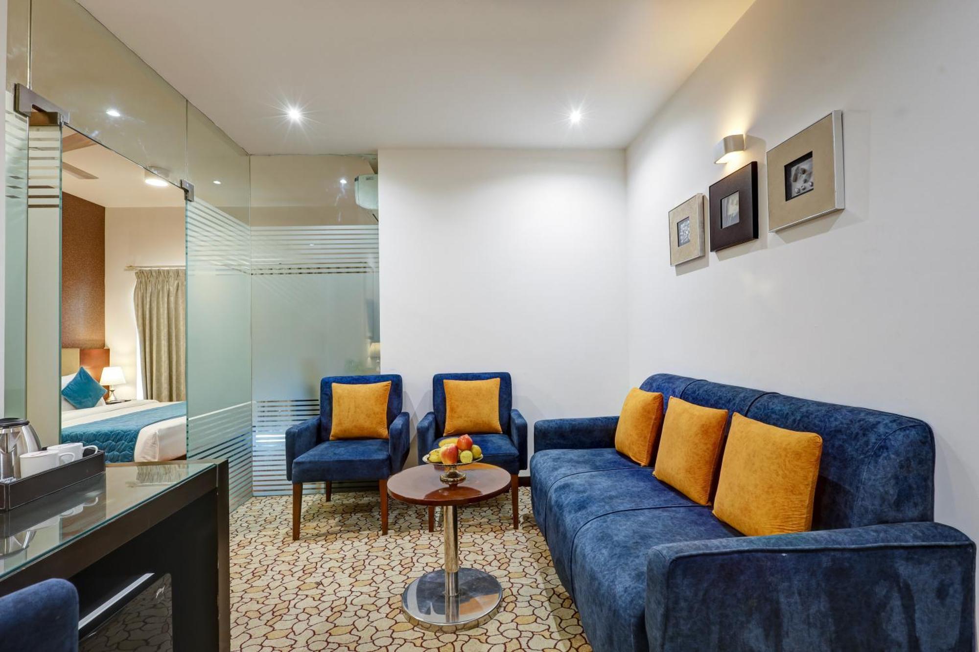 Hotel 91 Golf Course Road 구르가온 외부 사진