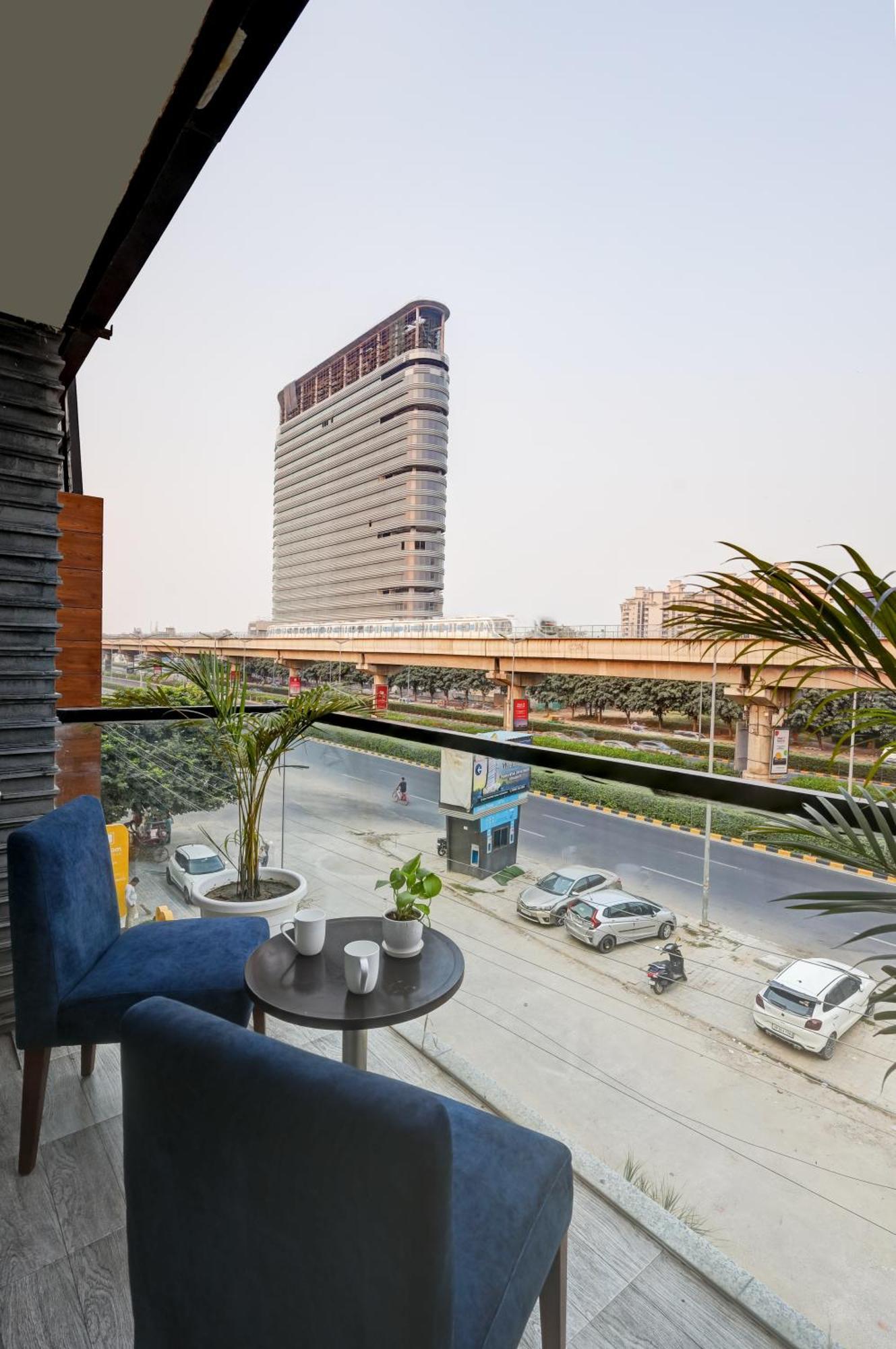 Hotel 91 Golf Course Road 구르가온 외부 사진